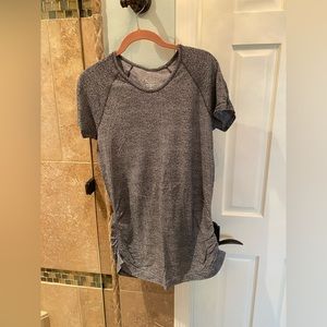 Athleta short sleeve top. XL. Never dried. Gently worn.